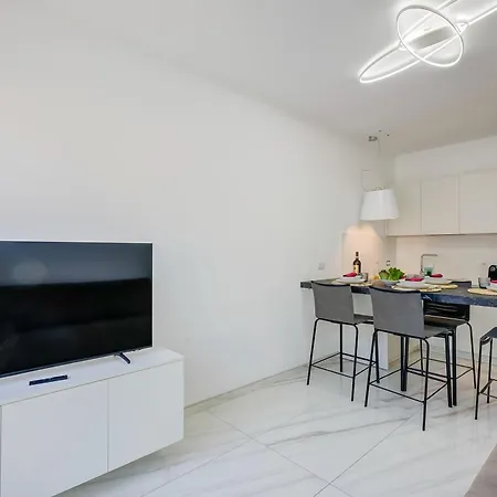 Beachy Vibes- 900m From The - Happy *